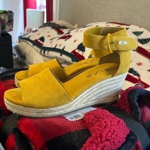 Unisa Woman’s sandals 9.5